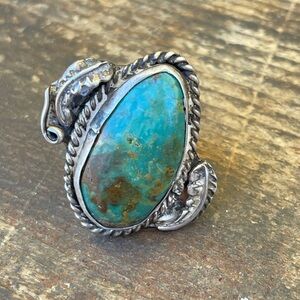 Green Turquoise sterling Silver Ring with Leaf Embellishments 925